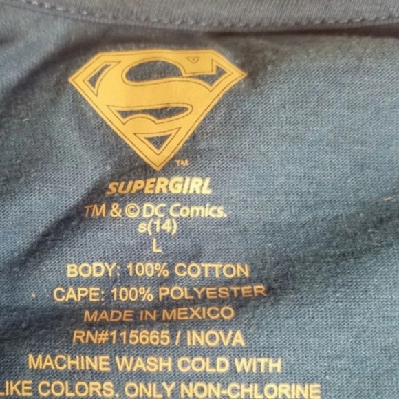 Supergirl T-shirt with Cape Large - Picture 4 of 4